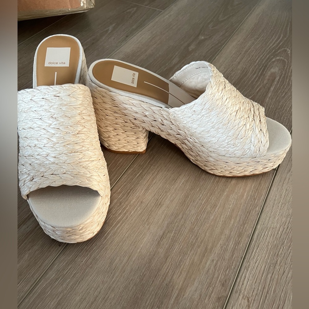 Dolce Vita Raffia wedges. Never worn. - Picture 2 of 4